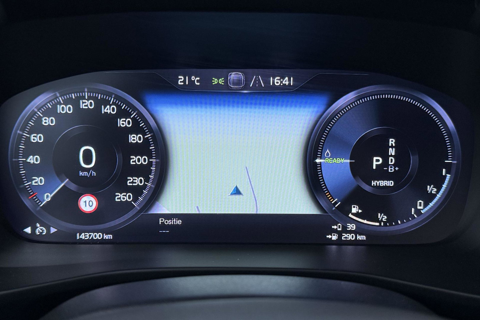 Volvo XC40 T5 Twin-Engine R-Design | Panoramadak | Trekhaak | Camera | 20 Inch | Stoelverwarming | Getint Glas