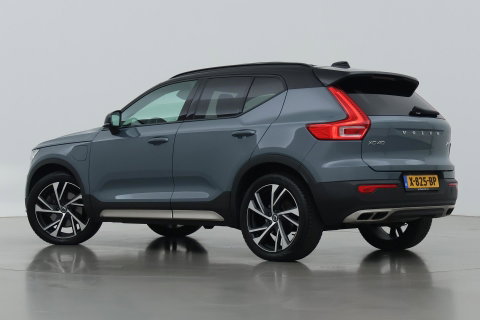 Volvo XC40 T5 Twin-Engine R-Design | Panoramadak | Trekhaak | Camera | 20 Inch | Stoelverwarming | Getint Glas