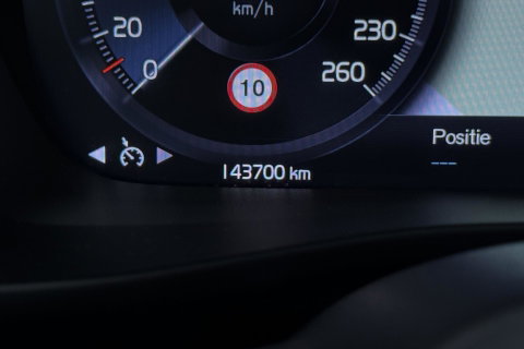Volvo XC40 T5 Twin-Engine R-Design | Panoramadak | Trekhaak | Camera | 20 Inch | Stoelverwarming | Getint Glas