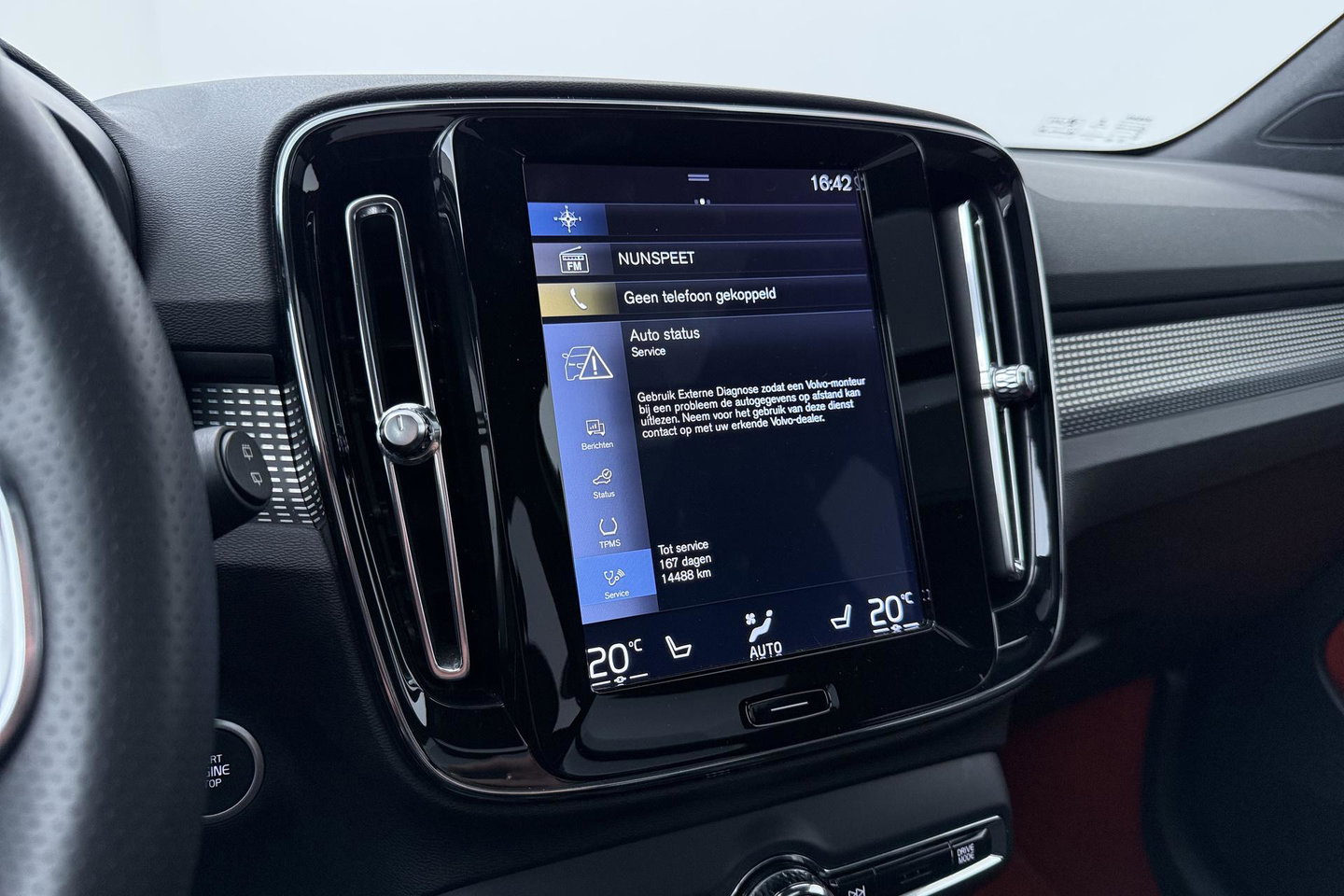 Volvo XC40 T5 Twin-Engine R-Design | Panoramadak | Trekhaak | Camera | 20 Inch | Stoelverwarming | Getint Glas