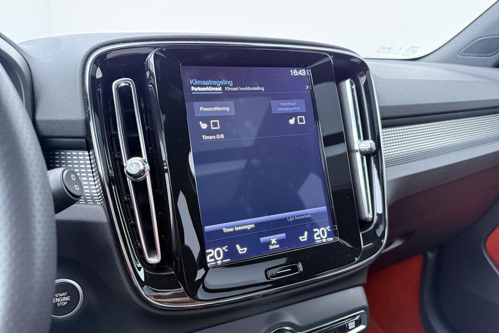 Volvo XC40 T5 Twin-Engine R-Design | Panoramadak | Trekhaak | Camera | 20 Inch | Stoelverwarming | Getint Glas