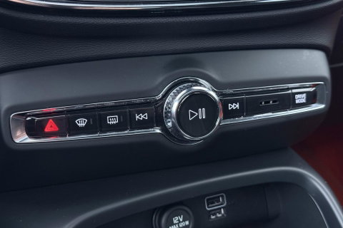 Volvo XC40 T5 Twin-Engine R-Design | Panoramadak | Trekhaak | Camera | 20 Inch | Stoelverwarming | Getint Glas