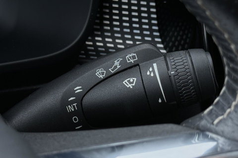 Volvo XC40 T5 Twin-Engine R-Design | Panoramadak | Trekhaak | Camera | 20 Inch | Stoelverwarming | Getint Glas