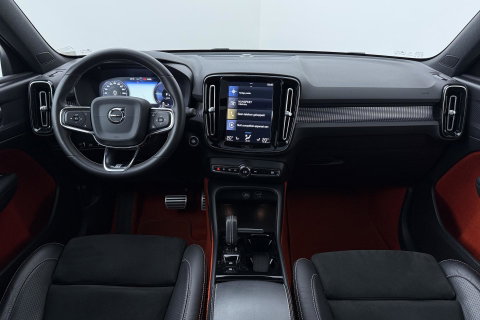Volvo XC40 T5 Twin-Engine R-Design | Panoramadak | Trekhaak | Camera | 20 Inch | Stoelverwarming | Getint Glas