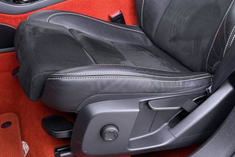 Volvo XC40 T5 Twin-Engine R-Design | Panoramadak | Trekhaak | Camera | 20 Inch | Stoelverwarming | Getint Glas
