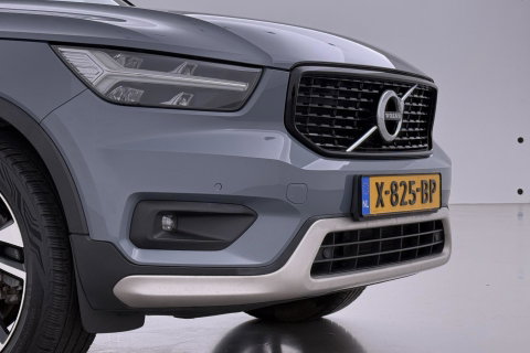 Volvo XC40 T5 Twin-Engine R-Design | Panoramadak | Trekhaak | Camera | 20 Inch | Stoelverwarming | Getint Glas