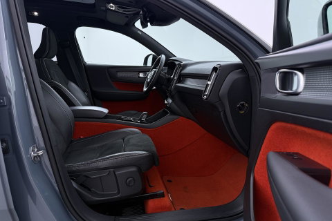 Volvo XC40 T5 Twin-Engine R-Design | Panoramadak | Trekhaak | Camera | 20 Inch | Stoelverwarming | Getint Glas
