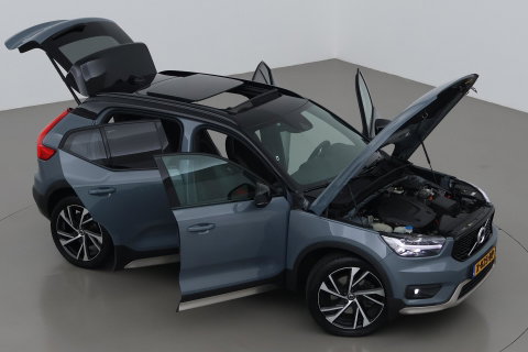Volvo XC40 T5 Twin-Engine R-Design | Panoramadak | Trekhaak | Camera | 20 Inch | Stoelverwarming | Getint Glas