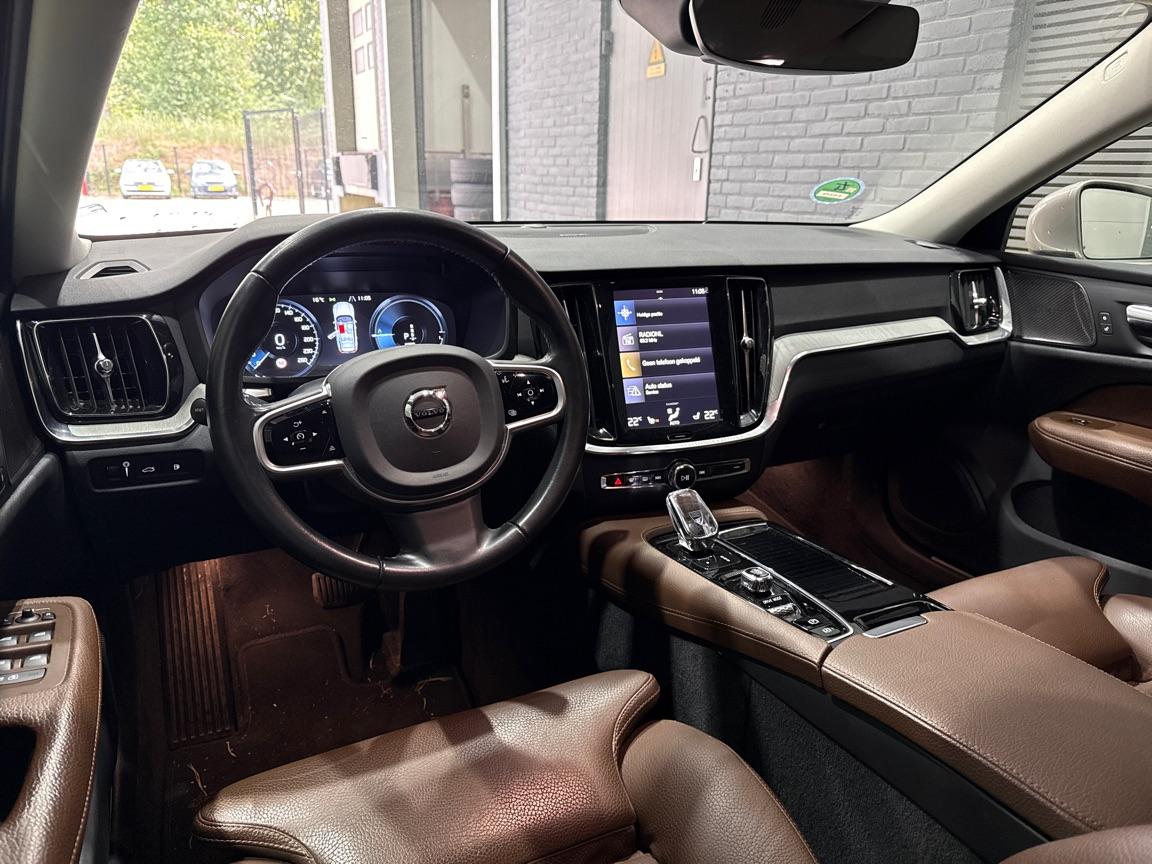 Volvo V60 2.0 T6 Twin Engine AWD Inscription | Harman/Kardon | Trekhaak | Leder | Dealer Onderhouden