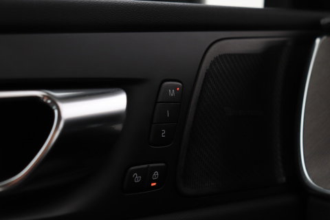 Volvo XC60 T6 Plug-in hybrid AWD Inscription | Long Range | Harman/Kardon | Panoramadak | Camera | Keyless | Memory | 19 Inch