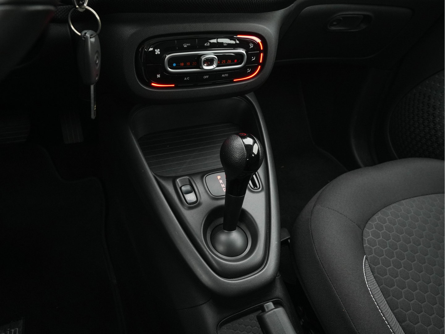 Smart Forfour EQ Passion 18 kWh {SoH-95%} Aut.*FACE-LIFT | LED-LIGHTS | HEATED-COMFORTSEATS | CRUISE | ECC | DAB | SMART-AUDIO | COOL/AUDIO-PACK | 15"ALU*