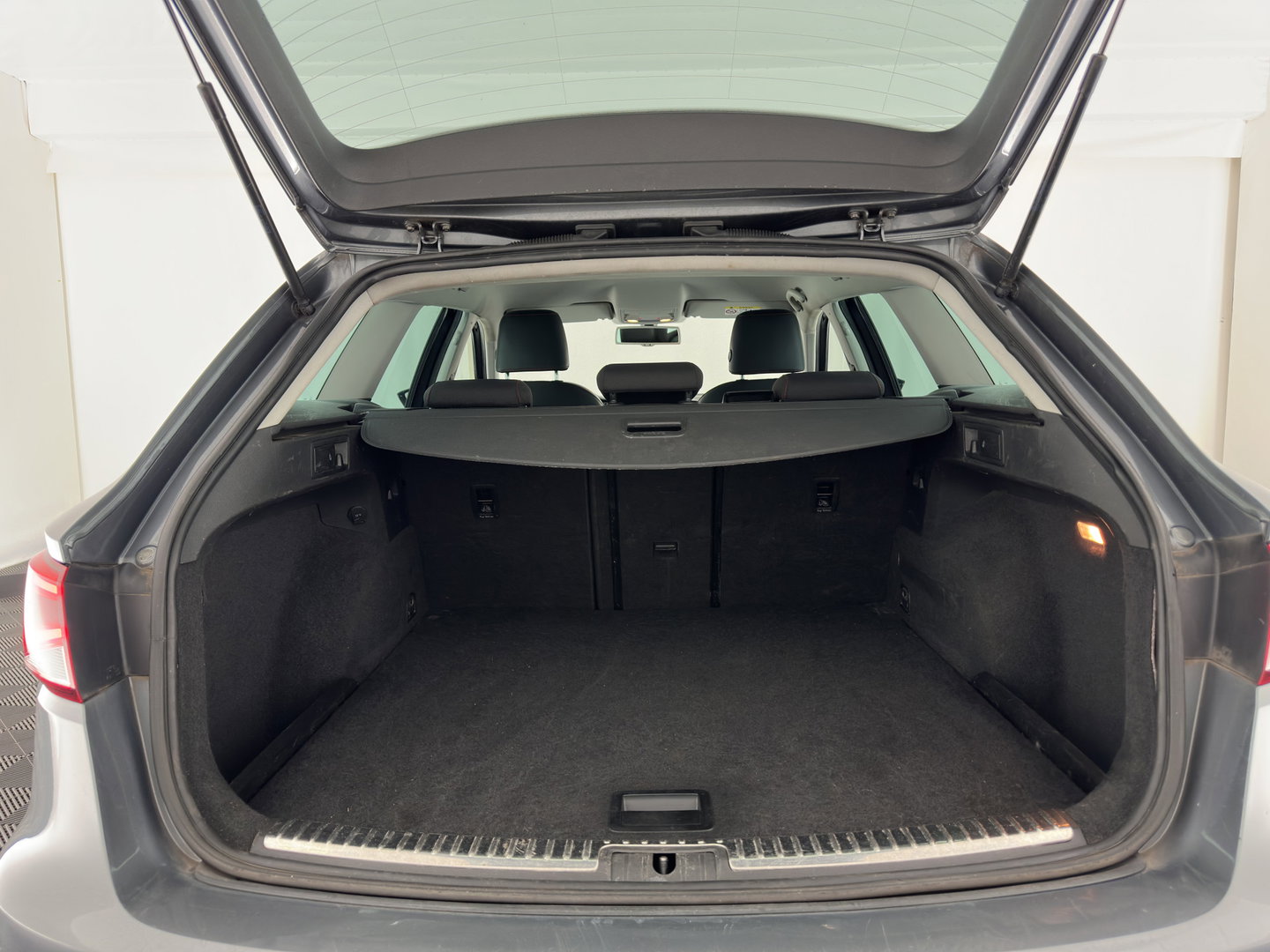 SEAT Leon ST 1.4 EcoTSI FR Connect (INCL.BTW) *LEATHER-FABRIC | FULL-LED | NAVI-FULLMAP | SPORT-SEATS | CAMERA | PRIVACY-GLASS | ECC | PDC | CRUISE | 17''ALU*