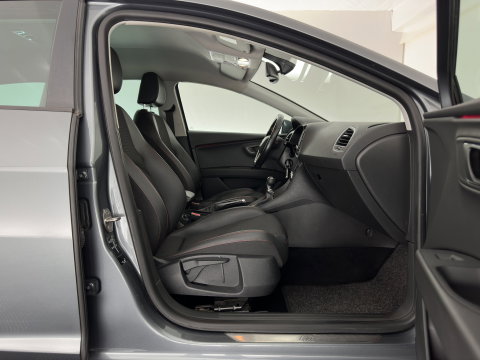 SEAT Leon ST 1.4 EcoTSI FR Connect (INCL.BTW) *LEATHER-FABRIC | FULL-LED | NAVI-FULLMAP | SPORT-SEATS | CAMERA | PRIVACY-GLASS | ECC | PDC | CRUISE | 17''ALU*