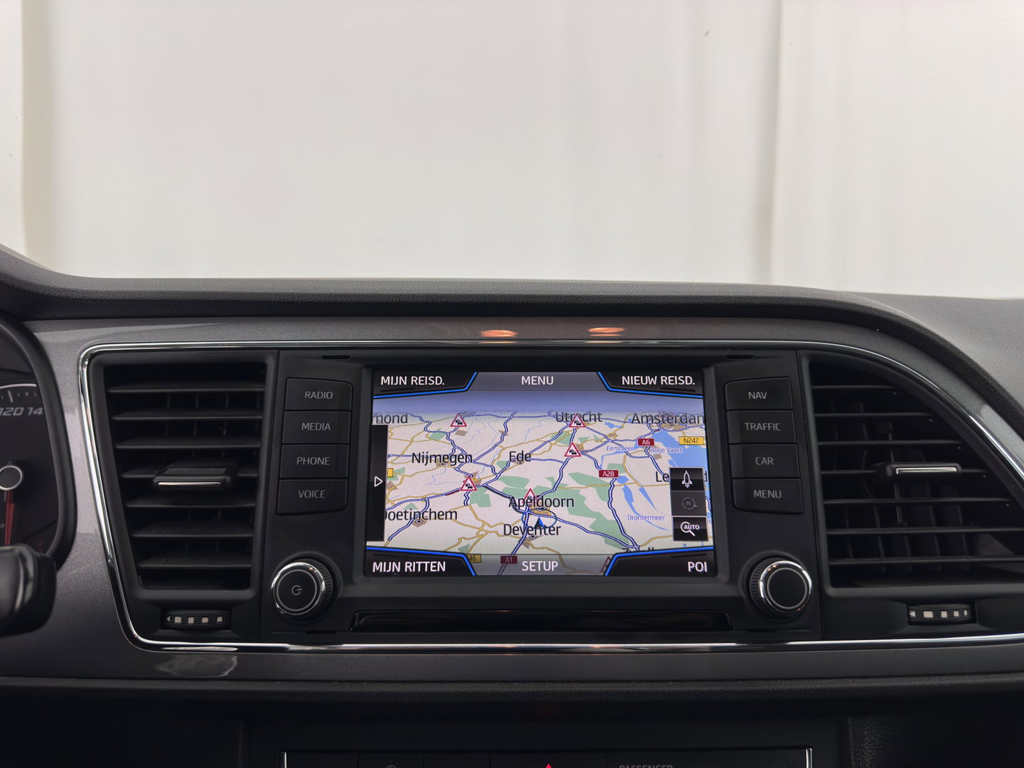 SEAT Leon ST 1.4 EcoTSI FR Connect (INCL.BTW) *LEATHER-FABRIC | FULL-LED | NAVI-FULLMAP | SPORT-SEATS | CAMERA | PRIVACY-GLASS | ECC | PDC | CRUISE | 17''ALU*