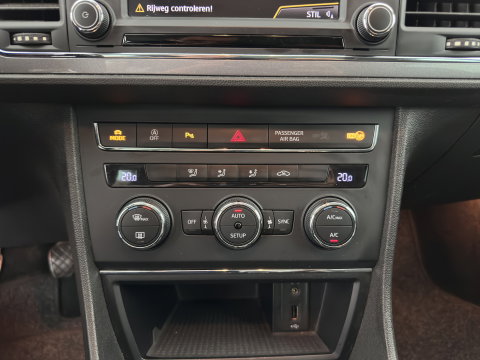 SEAT Leon ST 1.4 EcoTSI FR Connect (INCL.BTW) *LEATHER-FABRIC | FULL-LED | NAVI-FULLMAP | SPORT-SEATS | CAMERA | PRIVACY-GLASS | ECC | PDC | CRUISE | 17''ALU*