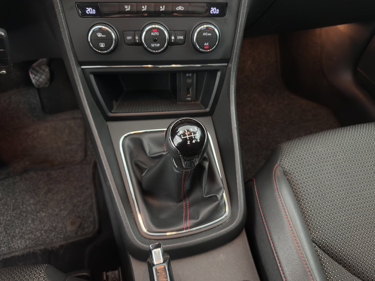 SEAT Leon ST 1.4 EcoTSI FR Connect (INCL.BTW) *LEATHER-FABRIC | FULL-LED | NAVI-FULLMAP | SPORT-SEATS | CAMERA | PRIVACY-GLASS | ECC | PDC | CRUISE | 17''ALU*