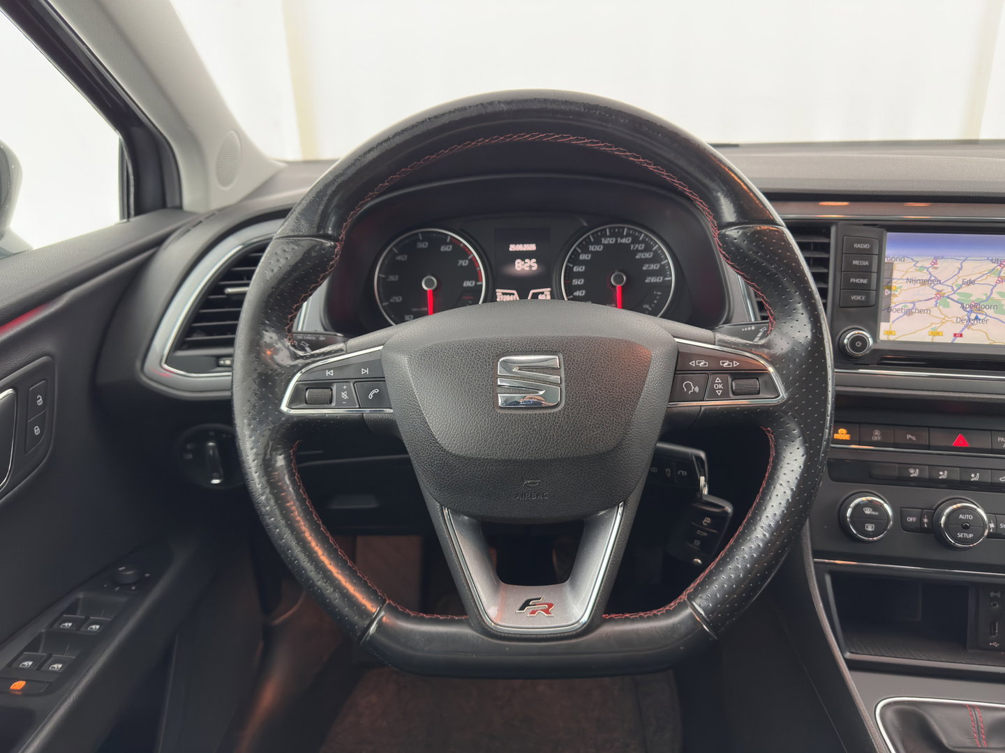 SEAT Leon ST 1.4 EcoTSI FR Connect (INCL.BTW) *LEATHER-FABRIC | FULL-LED | NAVI-FULLMAP | SPORT-SEATS | CAMERA | PRIVACY-GLASS | ECC | PDC | CRUISE | 17''ALU*