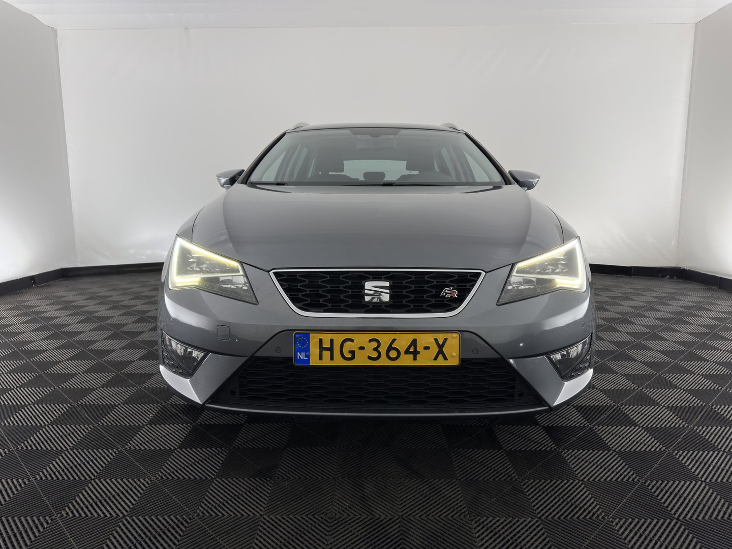 SEAT Leon ST 1.4 EcoTSI FR Connect (INCL.BTW) *LEATHER-FABRIC | FULL-LED | NAVI-FULLMAP | SPORT-SEATS | CAMERA | PRIVACY-GLASS | ECC | PDC | CRUISE | 17''ALU*