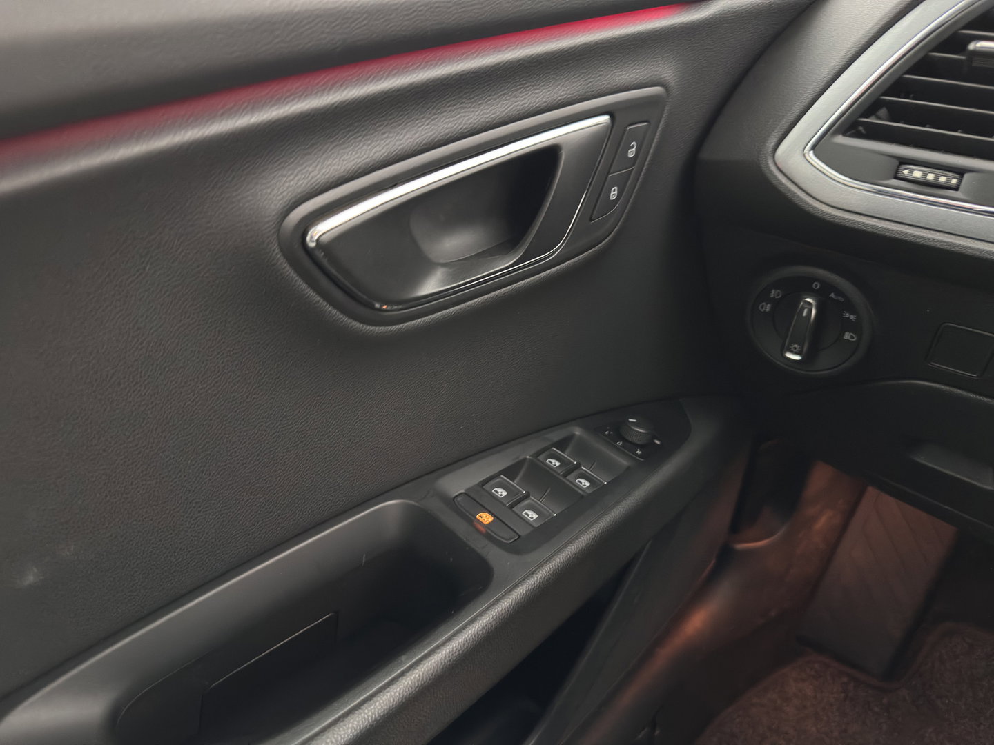 SEAT Leon ST 1.4 EcoTSI FR Connect (INCL.BTW) *LEATHER-FABRIC | FULL-LED | NAVI-FULLMAP | SPORT-SEATS | CAMERA | PRIVACY-GLASS | ECC | PDC | CRUISE | 17''ALU*