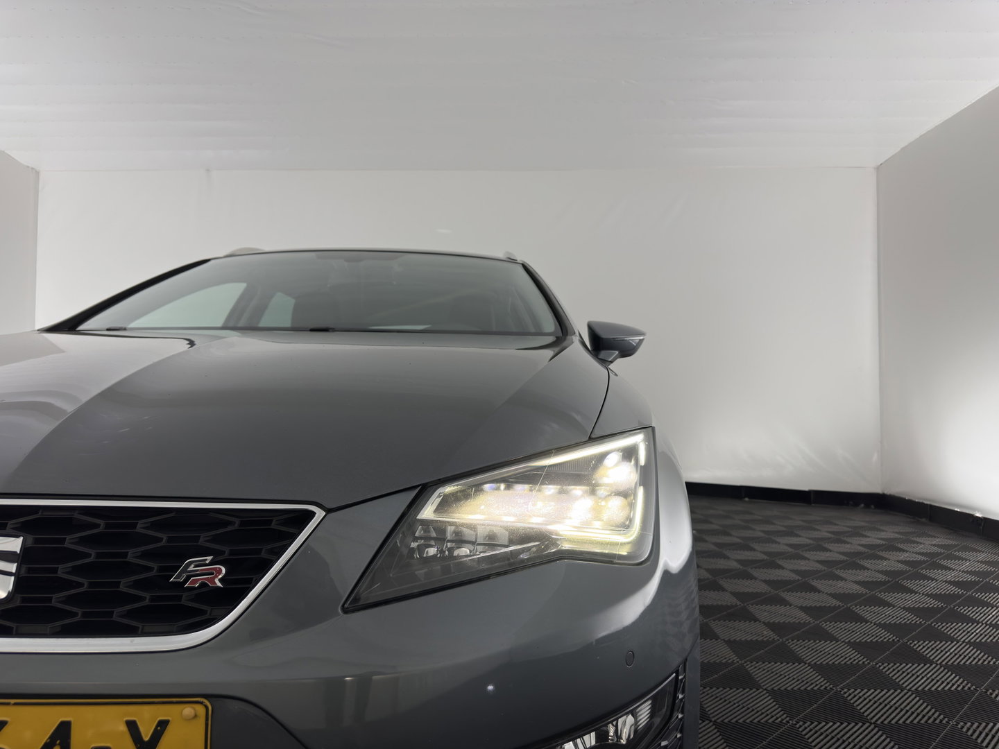 SEAT Leon ST 1.4 EcoTSI FR Connect (INCL.BTW) *LEATHER-FABRIC | FULL-LED | NAVI-FULLMAP | SPORT-SEATS | CAMERA | PRIVACY-GLASS | ECC | PDC | CRUISE | 17''ALU*