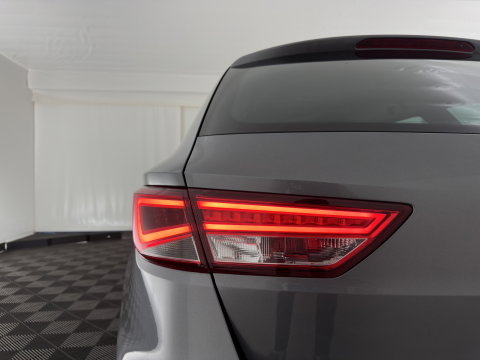 SEAT Leon ST 1.4 EcoTSI FR Connect (INCL.BTW) *LEATHER-FABRIC | FULL-LED | NAVI-FULLMAP | SPORT-SEATS | CAMERA | PRIVACY-GLASS | ECC | PDC | CRUISE | 17''ALU*