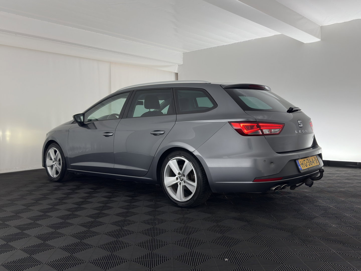 SEAT Leon ST 1.4 EcoTSI FR Connect (INCL.BTW) *LEATHER-FABRIC | FULL-LED | NAVI-FULLMAP | SPORT-SEATS | CAMERA | PRIVACY-GLASS | ECC | PDC | CRUISE | 17''ALU*