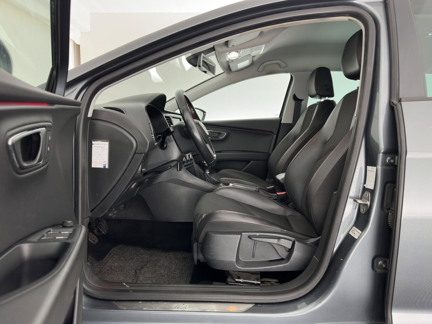 SEAT Leon ST 1.4 EcoTSI FR Connect (INCL.BTW) *LEATHER-FABRIC | FULL-LED | NAVI-FULLMAP | SPORT-SEATS | CAMERA | PRIVACY-GLASS | ECC | PDC | CRUISE | 17''ALU*