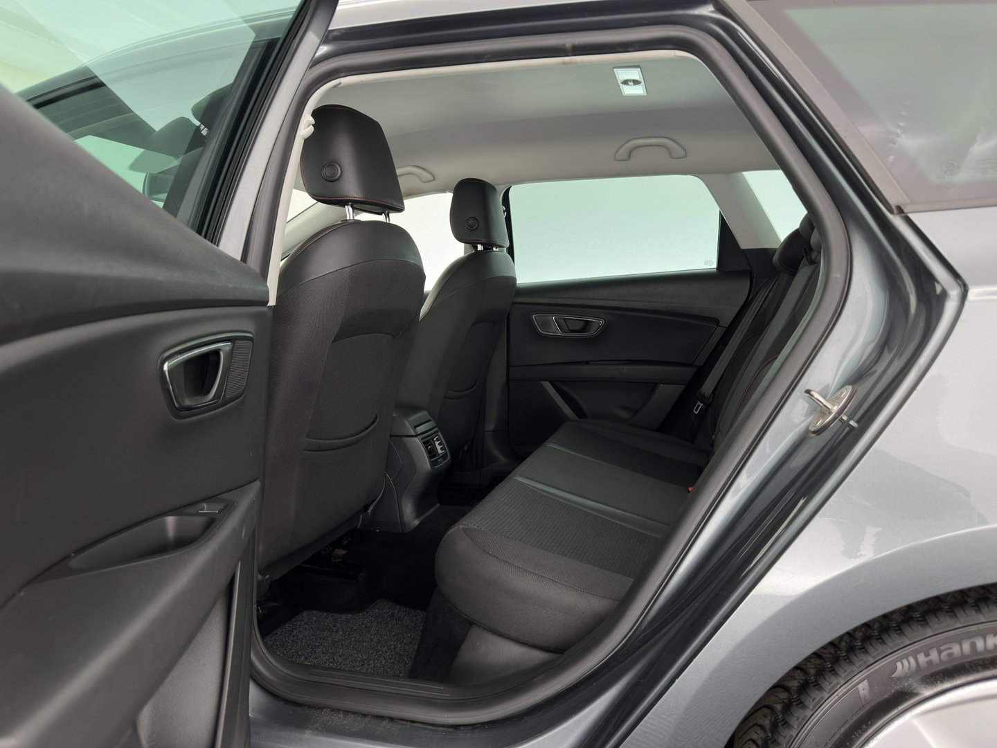 SEAT Leon ST 1.4 EcoTSI FR Connect (INCL.BTW) *LEATHER-FABRIC | FULL-LED | NAVI-FULLMAP | SPORT-SEATS | CAMERA | PRIVACY-GLASS | ECC | PDC | CRUISE | 17''ALU*