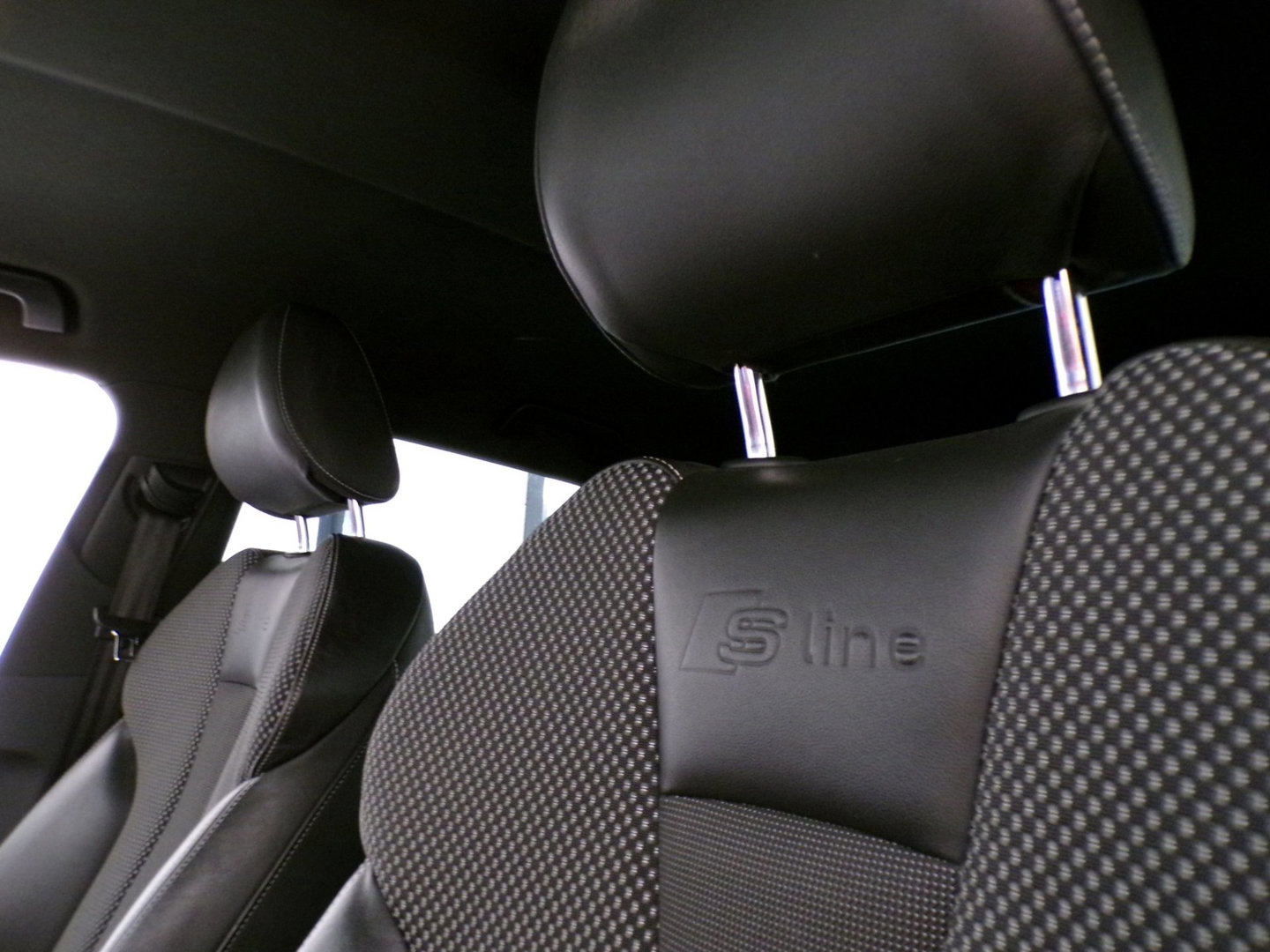 Audi A3 Sportback 1.4 TFSI S-Line "Origineel NL!" Stoelverwarming 2x S-line Xenon-LED 18"Velgen Parkeersensoren Sport-stoelen