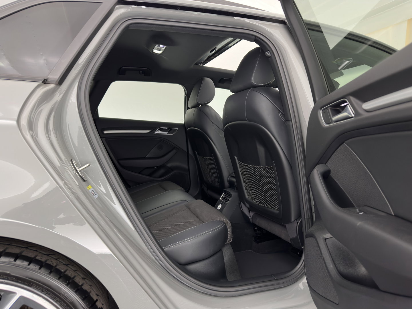 Audi A3 Sportback 35 TFSI S edition Aut. *PANO | LEATHER-FABRIC | DIGI-COCKPIT | NAVI-FULLMAP | HEATED-SPORTSEATS | PRIVACY-GLASS | ECC | PDC | CRUISE | 18''ALU*