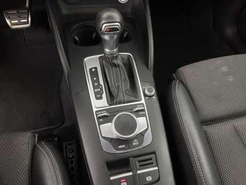 Audi A3 Sportback 35 TFSI S edition Aut. *PANO | LEATHER-FABRIC | DIGI-COCKPIT | NAVI-FULLMAP | HEATED-SPORTSEATS | PRIVACY-GLASS | ECC | PDC | CRUISE | 18''ALU*