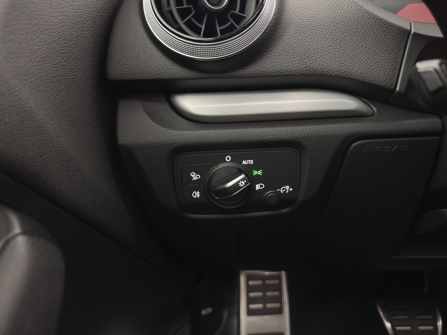Audi A3 Sportback 35 TFSI S edition Aut. *PANO | LEATHER-FABRIC | DIGI-COCKPIT | NAVI-FULLMAP | HEATED-SPORTSEATS | PRIVACY-GLASS | ECC | PDC | CRUISE | 18''ALU*