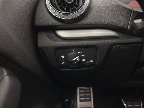 Audi A3 Sportback 35 TFSI S edition Aut. *PANO | LEATHER-FABRIC | DIGI-COCKPIT | NAVI-FULLMAP | HEATED-SPORTSEATS | PRIVACY-GLASS | ECC | PDC | CRUISE | 18''ALU*