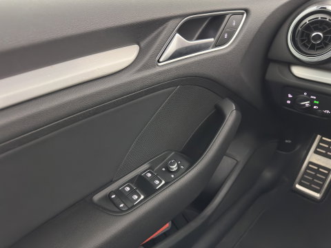 Audi A3 Sportback 35 TFSI S edition Aut. *PANO | LEATHER-FABRIC | DIGI-COCKPIT | NAVI-FULLMAP | HEATED-SPORTSEATS | PRIVACY-GLASS | ECC | PDC | CRUISE | 18''ALU*