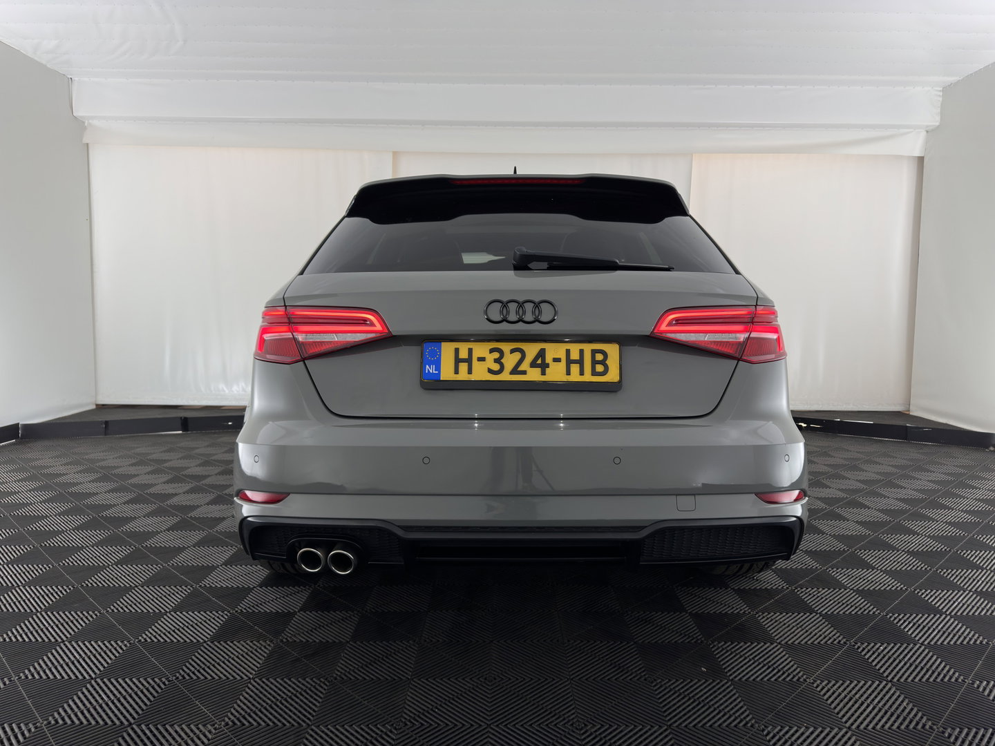 Audi A3 Sportback 35 TFSI S edition Aut. *PANO | LEATHER-FABRIC | DIGI-COCKPIT | NAVI-FULLMAP | HEATED-SPORTSEATS | PRIVACY-GLASS | ECC | PDC | CRUISE | 18''ALU*