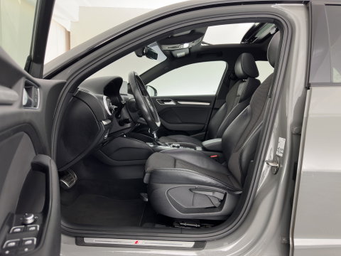 Audi A3 Sportback 35 TFSI S edition Aut. *PANO | LEATHER-FABRIC | DIGI-COCKPIT | NAVI-FULLMAP | HEATED-SPORTSEATS | PRIVACY-GLASS | ECC | PDC | CRUISE | 18''ALU*