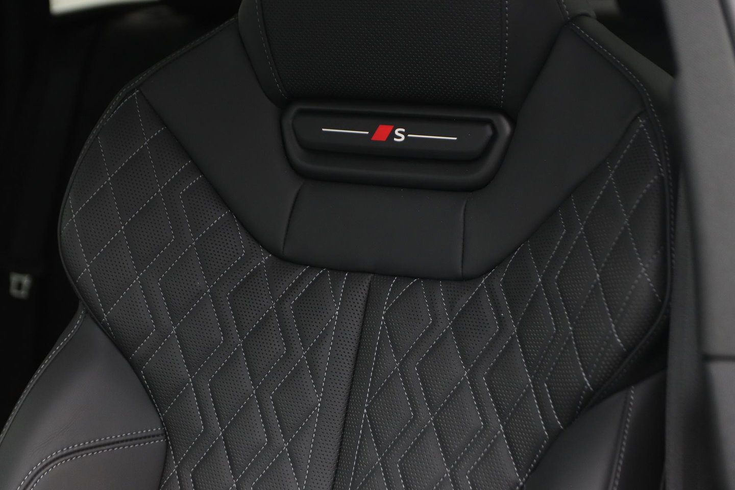 Audi A6 Avant 2.0 e-hybrid quattro S edition Competition | ACC | Luchtvering | Panoramadak | Massage+Ventilatie | Head-Up | 21 inch
