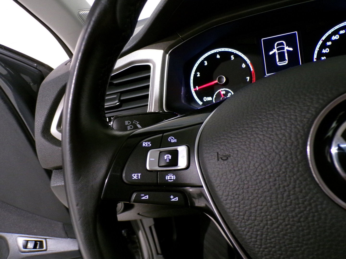Volkswagen T-Roc 1.5 TSI Sport "1e eigenaar" Stoelverwarming Apple-Carplay Parkeersensoren Adaptive-cruise "1 jaar Bovag garantie"