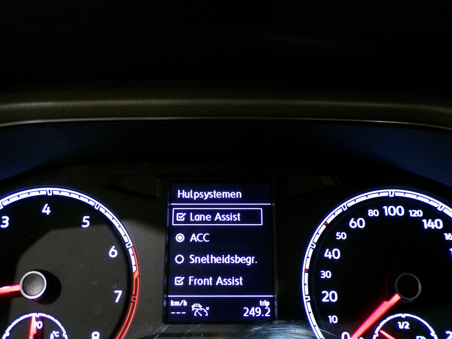 Volkswagen T-Roc 1.5 TSI Sport "1e eigenaar" Stoelverwarming Apple-Carplay Parkeersensoren Adaptive-cruise "1 jaar Bovag garantie"