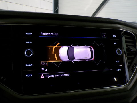 Volkswagen T-Roc 1.5 TSI Sport "1e eigenaar" Stoelverwarming Apple-Carplay Parkeersensoren Adaptive-cruise "1 jaar Bovag garantie"