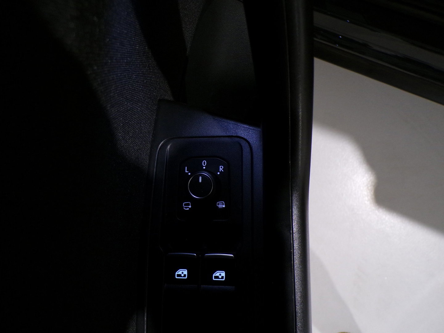 Volkswagen T-Roc 1.5 TSI Sport "1e eigenaar" Stoelverwarming Apple-Carplay Parkeersensoren Adaptive-cruise "1 jaar Bovag garantie"