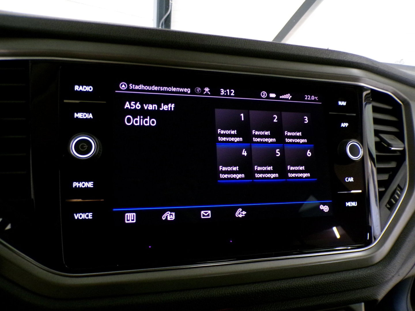 Volkswagen T-Roc 1.5 TSI Sport "1e eigenaar" Stoelverwarming Apple-Carplay Parkeersensoren Adaptive-cruise "1 jaar Bovag garantie"
