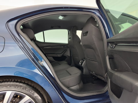 Škoda Octavia 1.0 e-TSI Sport Business   Aut. *FULL-LED | DIGI-COCKPIT | ADAPTIVE-CRUISE | COMFORT-SEATS | NAVI-FULLMAP | CARPLAY | SHIFT-PADDLES | ECC | PDC | 18''ALU | TOWBAR*