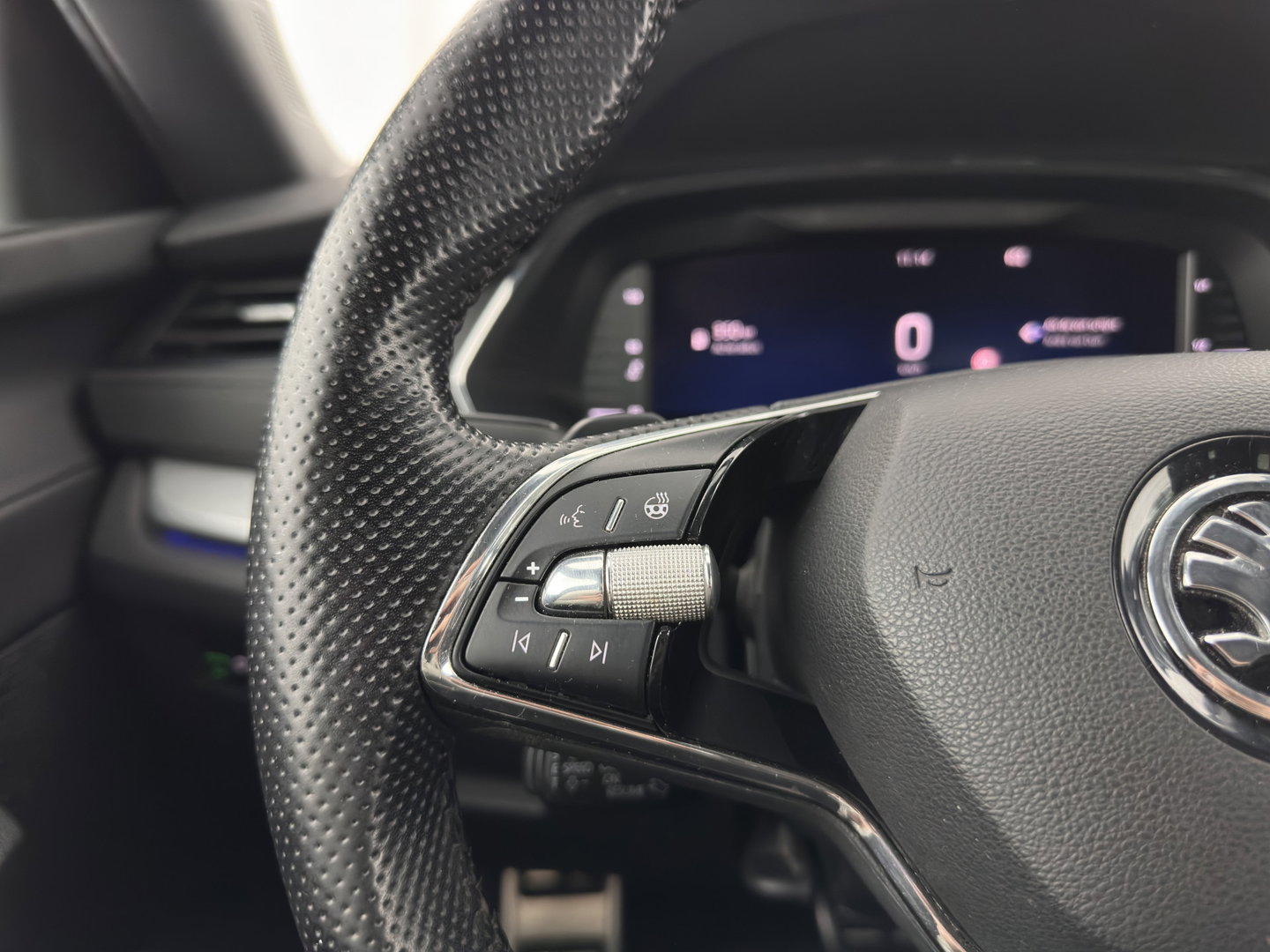 Škoda Octavia 1.0 e-TSI Sport Business   Aut. *FULL-LED | DIGI-COCKPIT | ADAPTIVE-CRUISE | COMFORT-SEATS | NAVI-FULLMAP | CARPLAY | SHIFT-PADDLES | ECC | PDC | 18''ALU | TOWBAR*