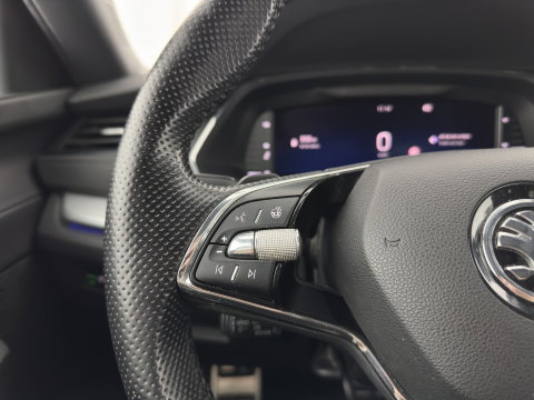Škoda Octavia 1.0 e-TSI Sport Business   Aut. *FULL-LED | DIGI-COCKPIT | ADAPTIVE-CRUISE | COMFORT-SEATS | NAVI-FULLMAP | CARPLAY | SHIFT-PADDLES | ECC | PDC | 18''ALU | TOWBAR*
