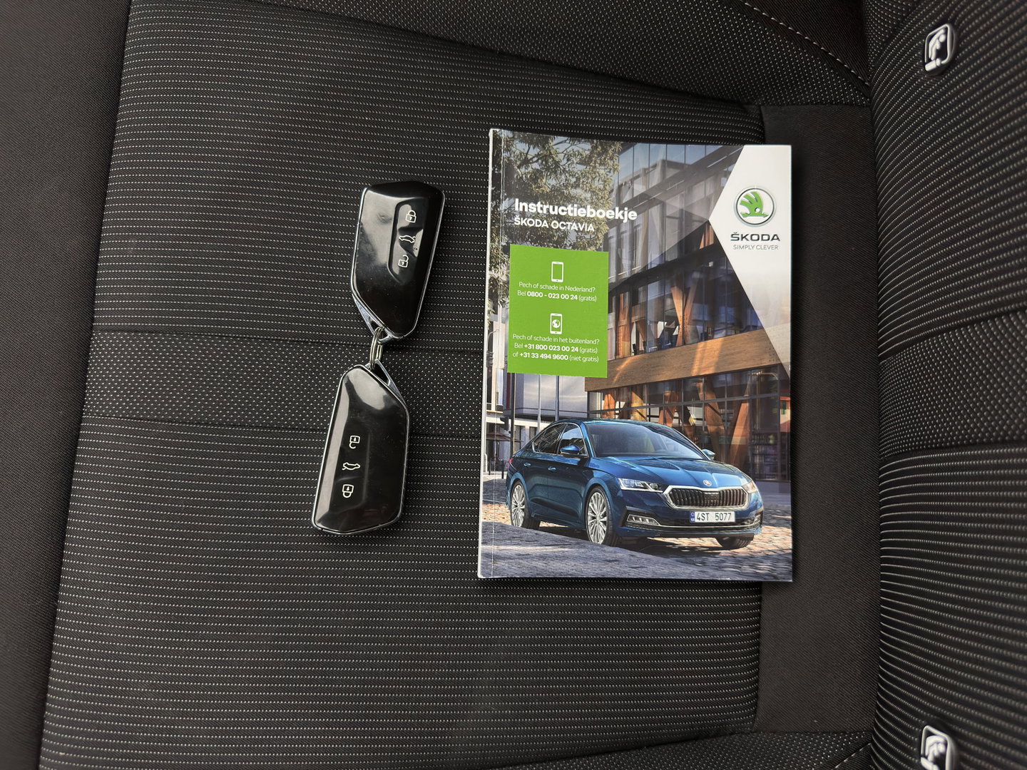 Škoda Octavia 1.0 e-TSI Sport Business   Aut. *FULL-LED | DIGI-COCKPIT | ADAPTIVE-CRUISE | COMFORT-SEATS | NAVI-FULLMAP | CARPLAY | SHIFT-PADDLES | ECC | PDC | 18''ALU | TOWBAR*