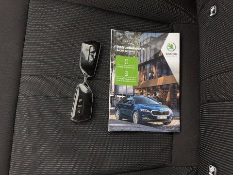 Škoda Octavia 1.0 e-TSI Sport Business   Aut. *FULL-LED | DIGI-COCKPIT | ADAPTIVE-CRUISE | COMFORT-SEATS | NAVI-FULLMAP | CARPLAY | SHIFT-PADDLES | ECC | PDC | 18''ALU | TOWBAR*