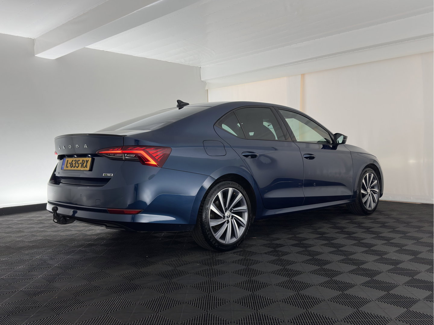 Škoda Octavia 1.0 e-TSI Sport Business   Aut. *FULL-LED | DIGI-COCKPIT | ADAPTIVE-CRUISE | COMFORT-SEATS | NAVI-FULLMAP | CARPLAY | SHIFT-PADDLES | ECC | PDC | 18''ALU | TOWBAR*