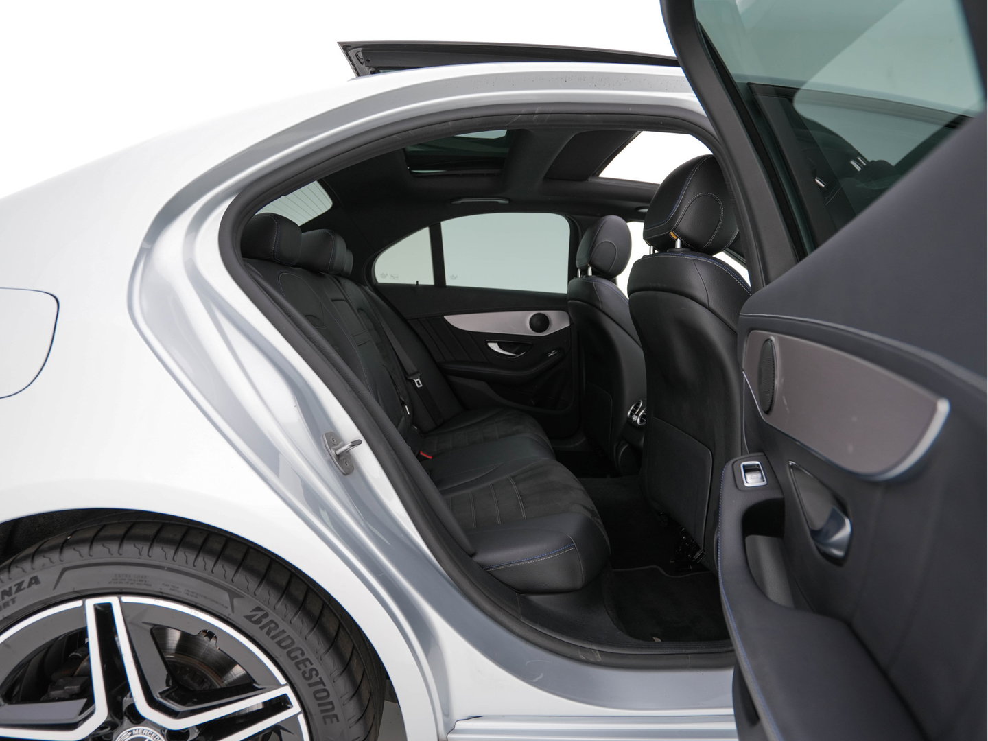Mercedes-Benz C-Klasse 300 e Business Solution AMG Limited (Plug-in) {SoH-94%} (INCL.BTW) Aut. *PANO | LEATHER-FABRIC | MULTIBEAM-LED | TOP-VIEW | DIGI-COCKPIT | BLIND-SPOT | HEATED-SPORTSEATS | SHIFT-PADDLES | NAVI-FULLAMP | PRIVACY-GLASS | PDC | CRUISE | TOWBAR | 18''