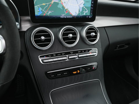 Mercedes-Benz C-Klasse 300 e Business Solution AMG Limited (Plug-in) {SoH-94%} (INCL.BTW) Aut. *PANO | LEATHER-FABRIC | MULTIBEAM-LED | TOP-VIEW | DIGI-COCKPIT | BLIND-SPOT | HEATED-SPORTSEATS | SHIFT-PADDLES | NAVI-FULLAMP | PRIVACY-GLASS | PDC | CRUISE | TOWBAR | 18''